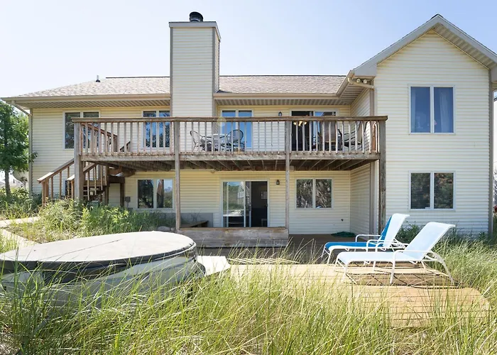 Experience Lakeside Luxury At Sunset Cove, A Spacious 5-Bedroom Home