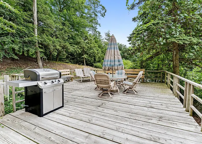 The Bott Cott: Cozy 3-Bedroom Retreat In Grand Haven