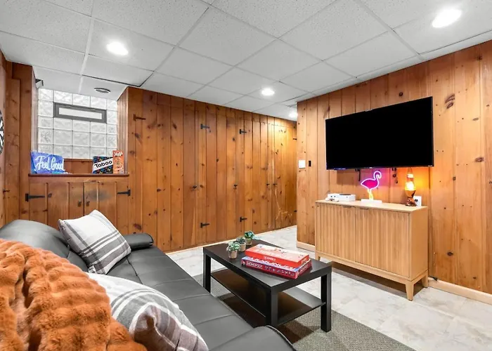 Newly Renovated In Historic Neighborhood Near Dtw