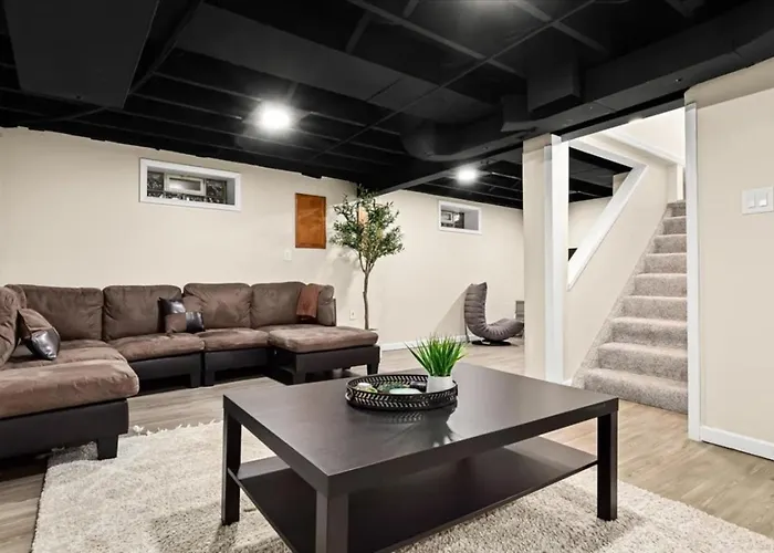 4 Bedroom 2 Bath Middle Of It All Sleeps 8