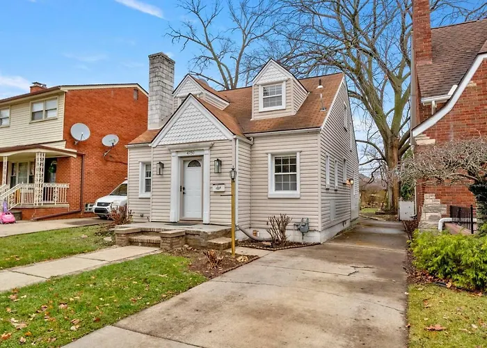4 Bedroom 2 Bath Middle Of It All Sleeps 8