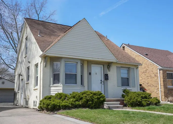 4 Bedroom 2 And A Half Bath That Sleeps 8 Near It All Ford Telegraph