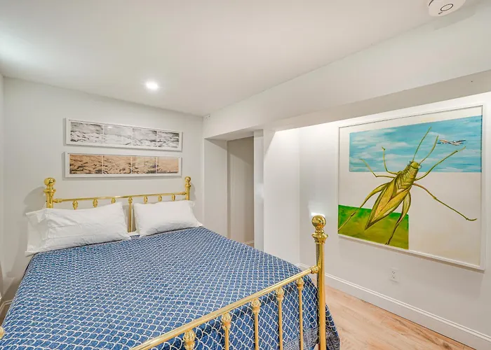 Walk To Waterfront: Chic Hudson Valley Garden Apt