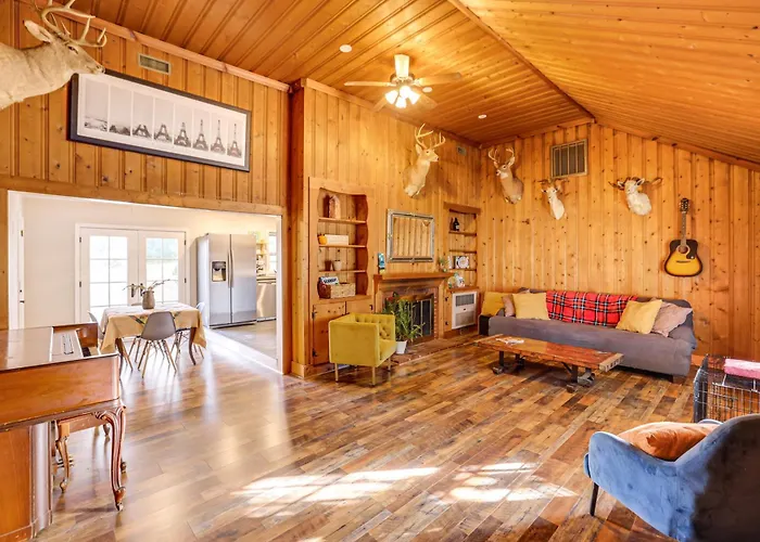 4 Mi To Dtwn: Home W/ Fire Pit In Greenville