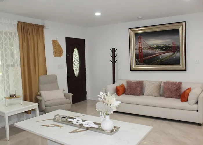 Southern Elegance Gateway