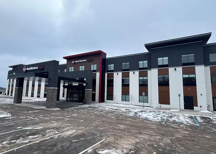 Best Western Plus Marquette Hotel & Suites