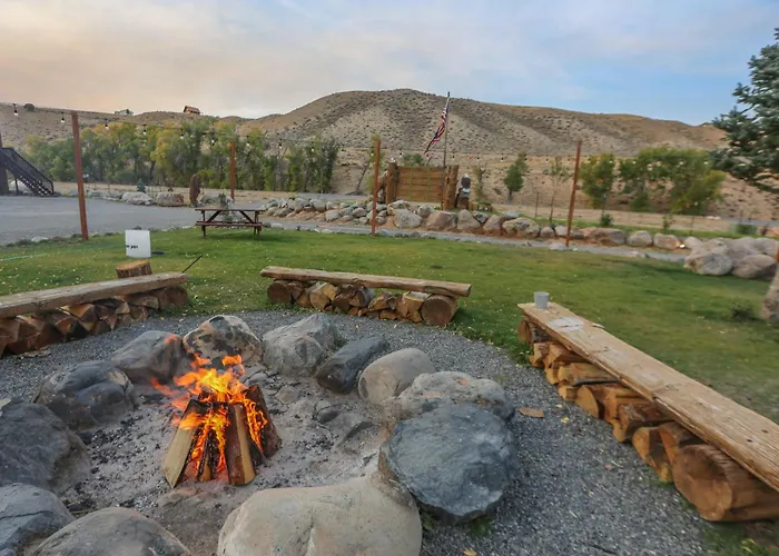 Chinook Winds Lodge