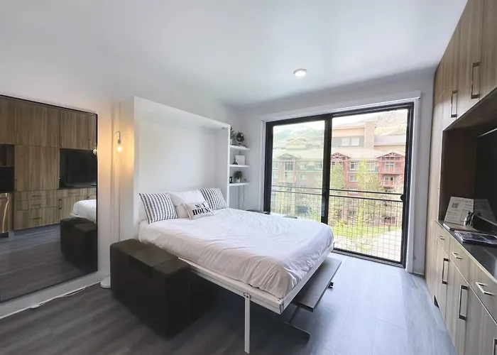 Slope Side Studio In The Heart Of Canyons Village With Heated Pool & Hot Tub! Park City