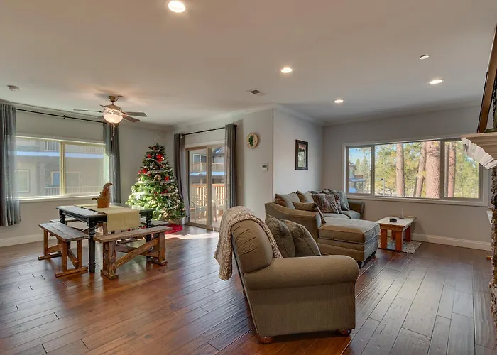 3987 - Upscale Townhouse Walk To Heavenly, Casino And Beach