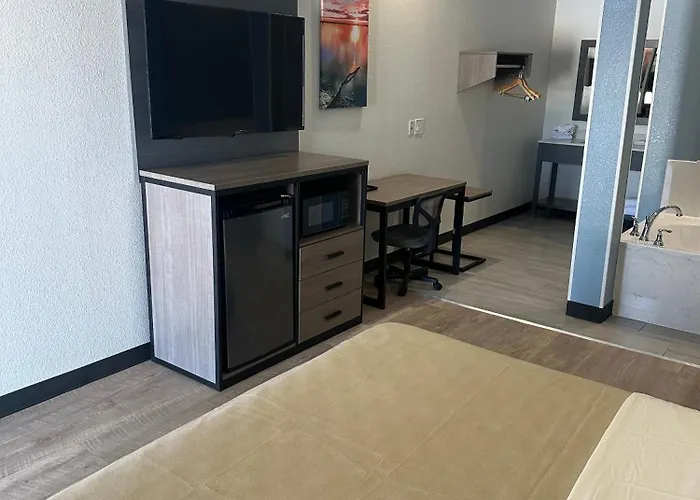 M&M Inn And Suites