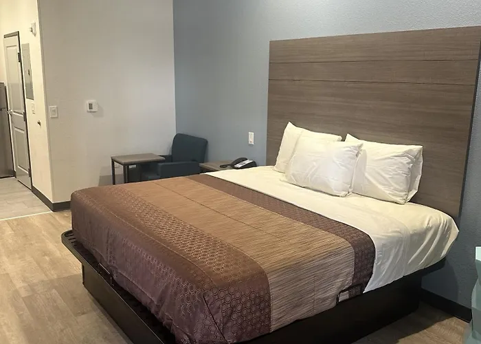 M&M Inn And Suites
