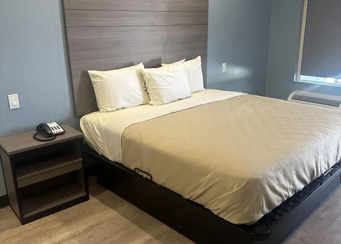 M&M Inn And Suites