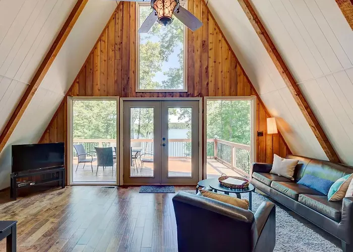 Cozy 3Br Cabin With Lake View In Dawsonville