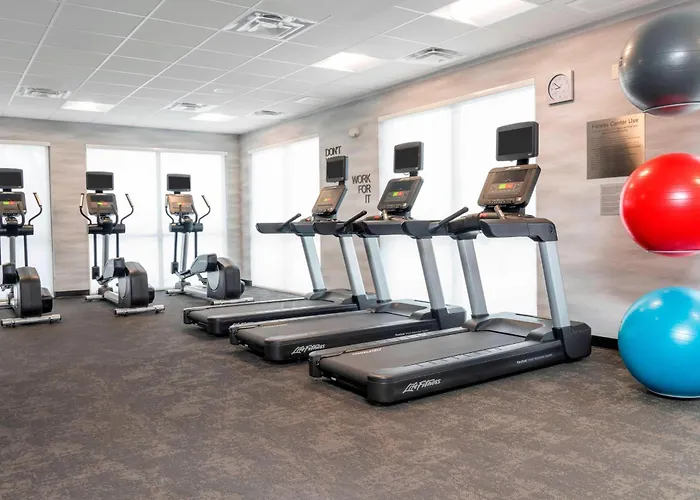 Fairfield Inn & Suites By Marriott Fair Oaks Farms