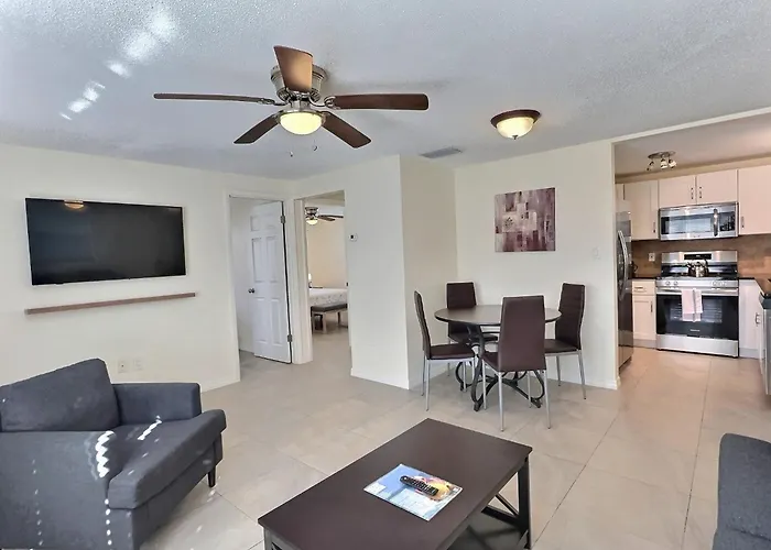 Updated Unit With Easy Beach Access On Siesta Key