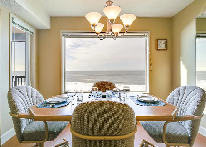 Comfortable Lincoln City Condo W/ Patio & Views!