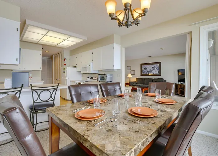 Lincoln City Condo: Pool Access, Walk To Beach!