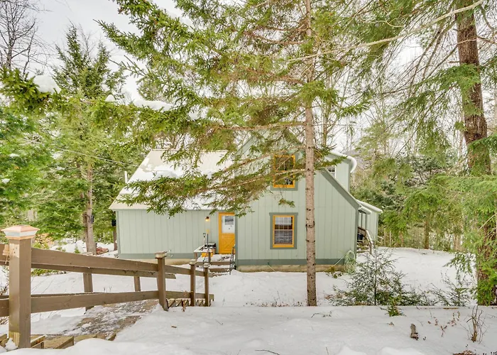 Rustic Intervale Hideaway W/ Deck & Wooded Views!