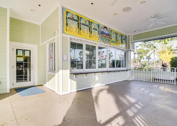 Waterfront Condo W/ Water Park, Walk To The Beach!