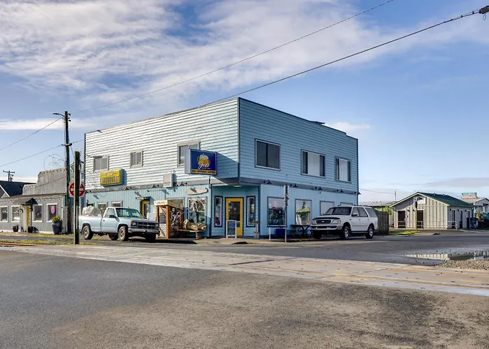 Rockaway Beach Apt W/ Ocean Views: Steps To Shore