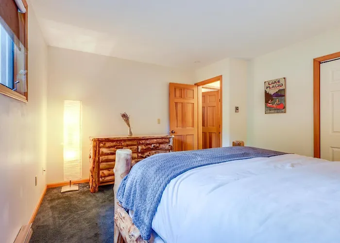 Lake Placid Condo W/ Patio - Walk To Beach!