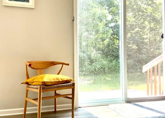 Newly Built Spacious Quiet 3 Bed Rm House With Backyard And Parking