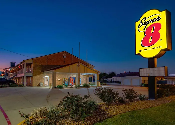 Super 8 By Wyndham Pleasanton
