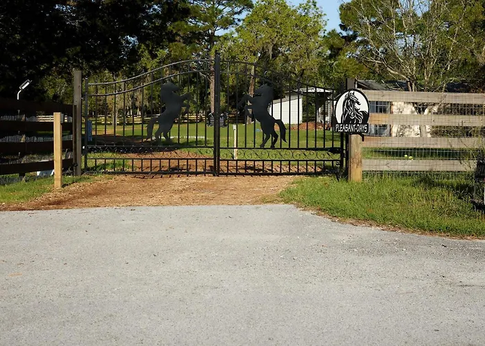 Pleasant Days Lodging Southwest Cottage