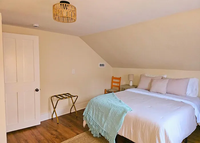 Cozy Coastal Cottage