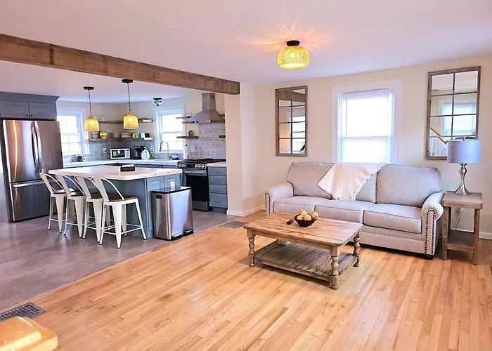 Cozy Coastal Cottage