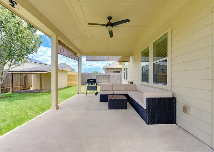Elegant Retreat At Katy Houston, 2330 Sf, 4 Bedroom 2 And Half Baths, Game Room, King Bed, Bbq, Located Near Katy Asian Town, Typhoon Waterpark