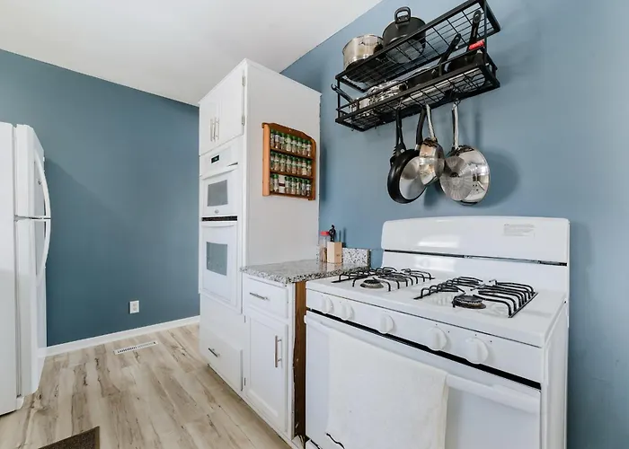 Cozy 3Br Home In Oakdale With Bbq & Private Patio!