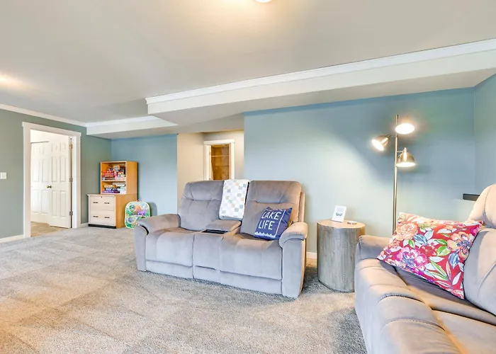 Lakefront Gem W/ Deck & Grill In Shelton