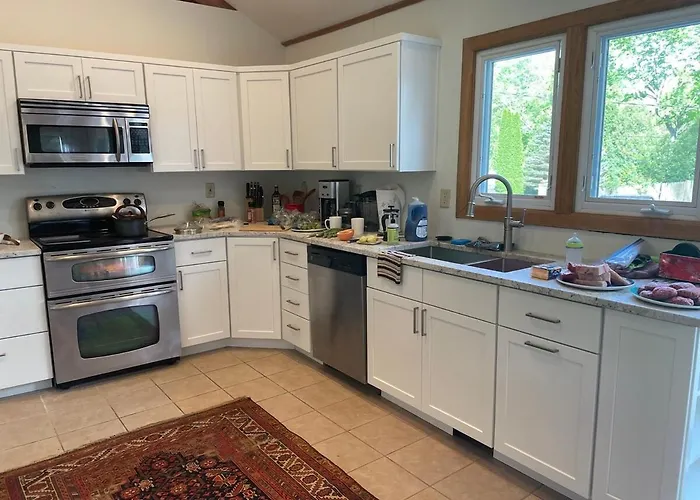 In Union Pier! By Beach With 5 Bedrooms, Jacuzzi, Yard