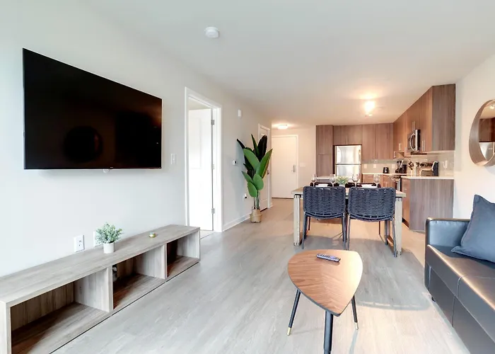 Live The Alexandria Exp From This Comfy Apt