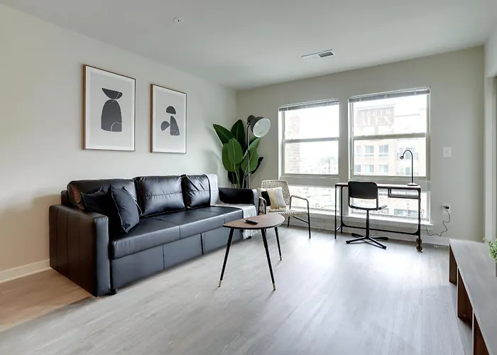 Live The Alexandria Exp From This Comfy Apt