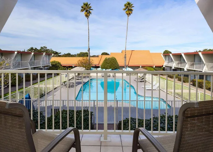 Travelodge By Wyndham Monterey Bay