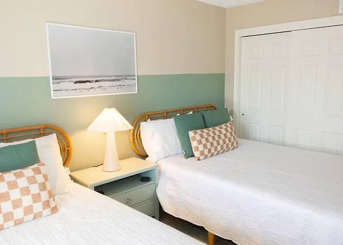 2 Bed 2 Bath 1St Floor Condo W Pool By Beach