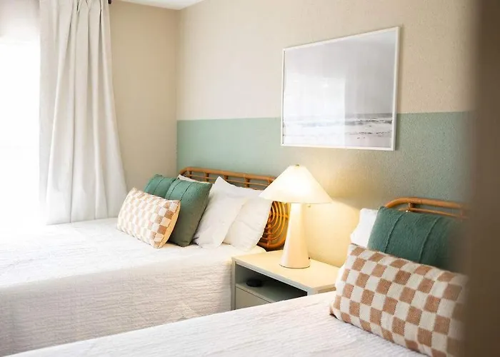 2 Bed 2 Bath 1St Floor Condo W Pool By Beach