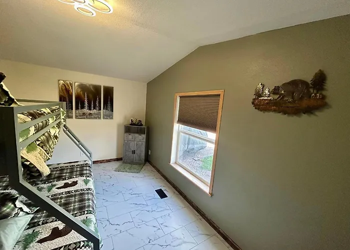 Private Home With Amazing Mountain Views-Two Bedroom And Two Bath