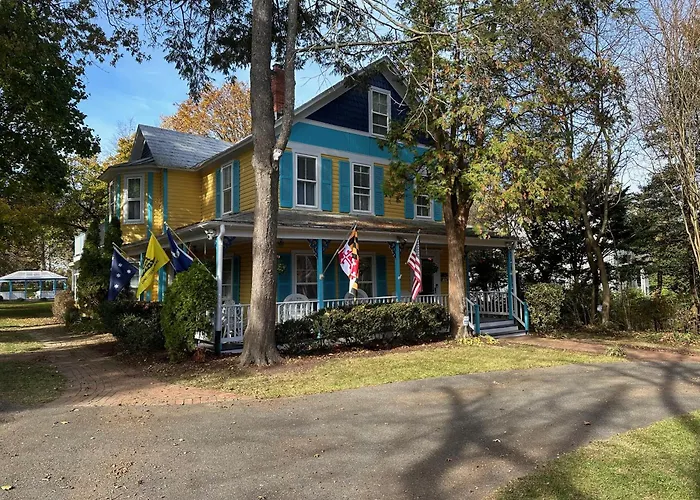 Inn On Fox Meadow - Spacious Victorian Inn