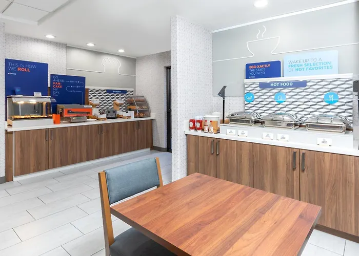 Holiday Inn Express & Suites Lathrop By Ihg