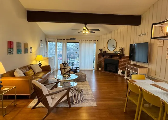 Newly Remodeled Mid-Century Modern Lake Condo