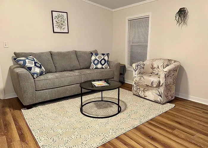 Cozy And Quiet Four Four Pets Yes