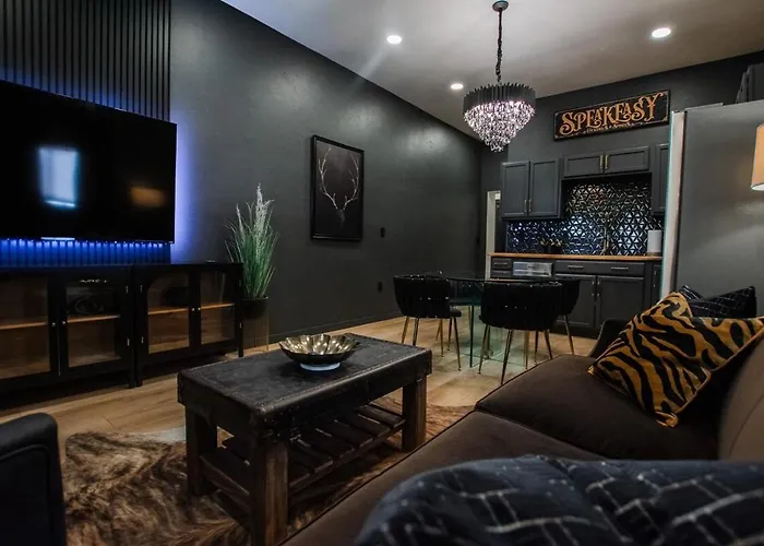 Speakeasy Suite At Arnotriplex-Close To Downtown-Pet Friendly!
