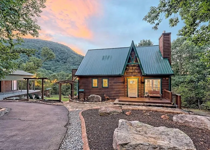 Serene Mountain Retreat Near Helen