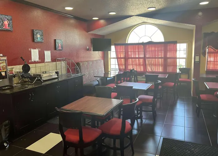 Days Inn & Suites By Wyndham Hutchinson