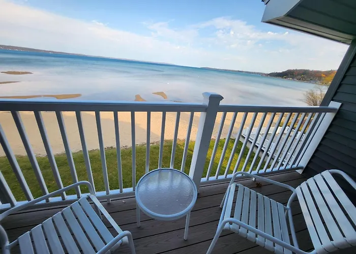 North Shore Inn Tc 307