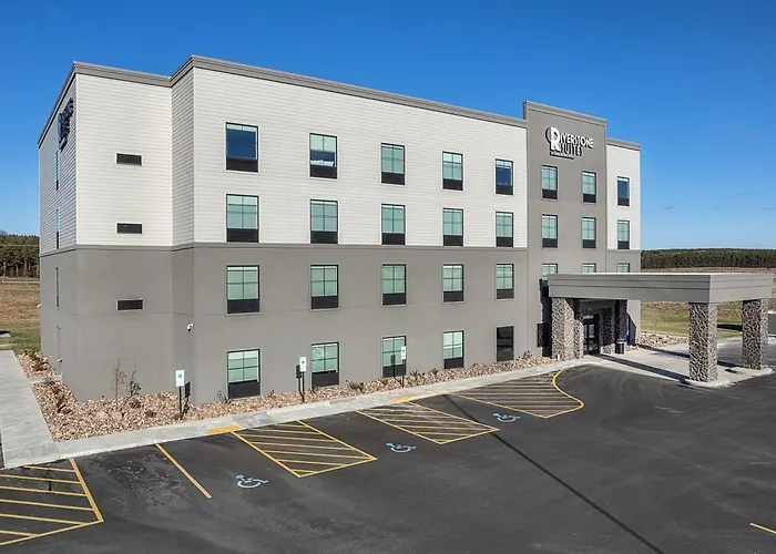 Riverstone Suites By Cobblestone Hotels - Chippewa Falls