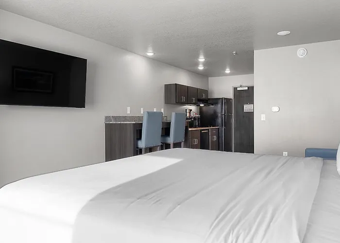 Riverstone Suites By Cobblestone Hotels - Chippewa Falls